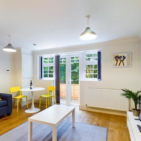 Redhill Town Centre Apartment By Livingo Dış mekan fotoğraf