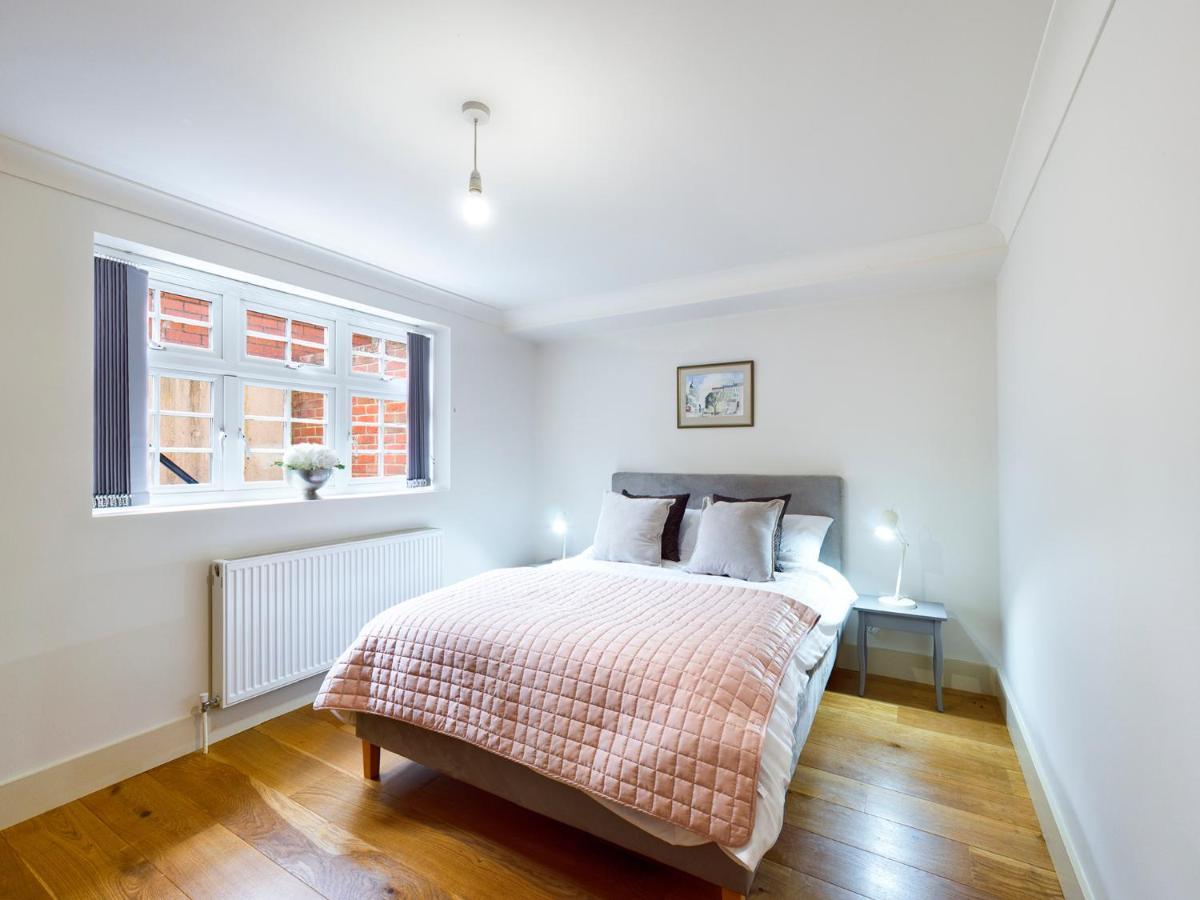 Redhill Town Centre Apartment By Livingo Dış mekan fotoğraf