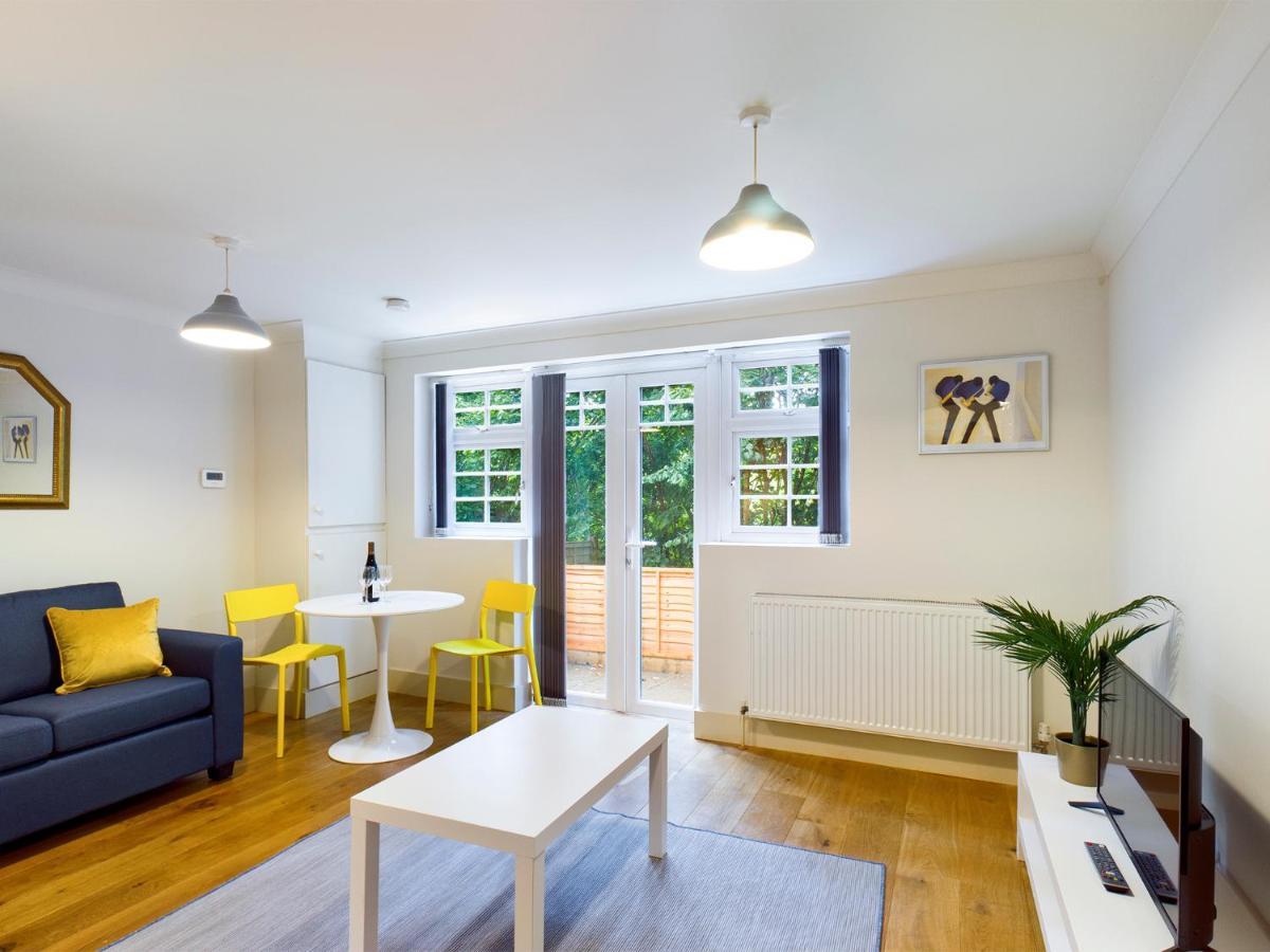 Redhill Town Centre Apartment By Livingo Dış mekan fotoğraf