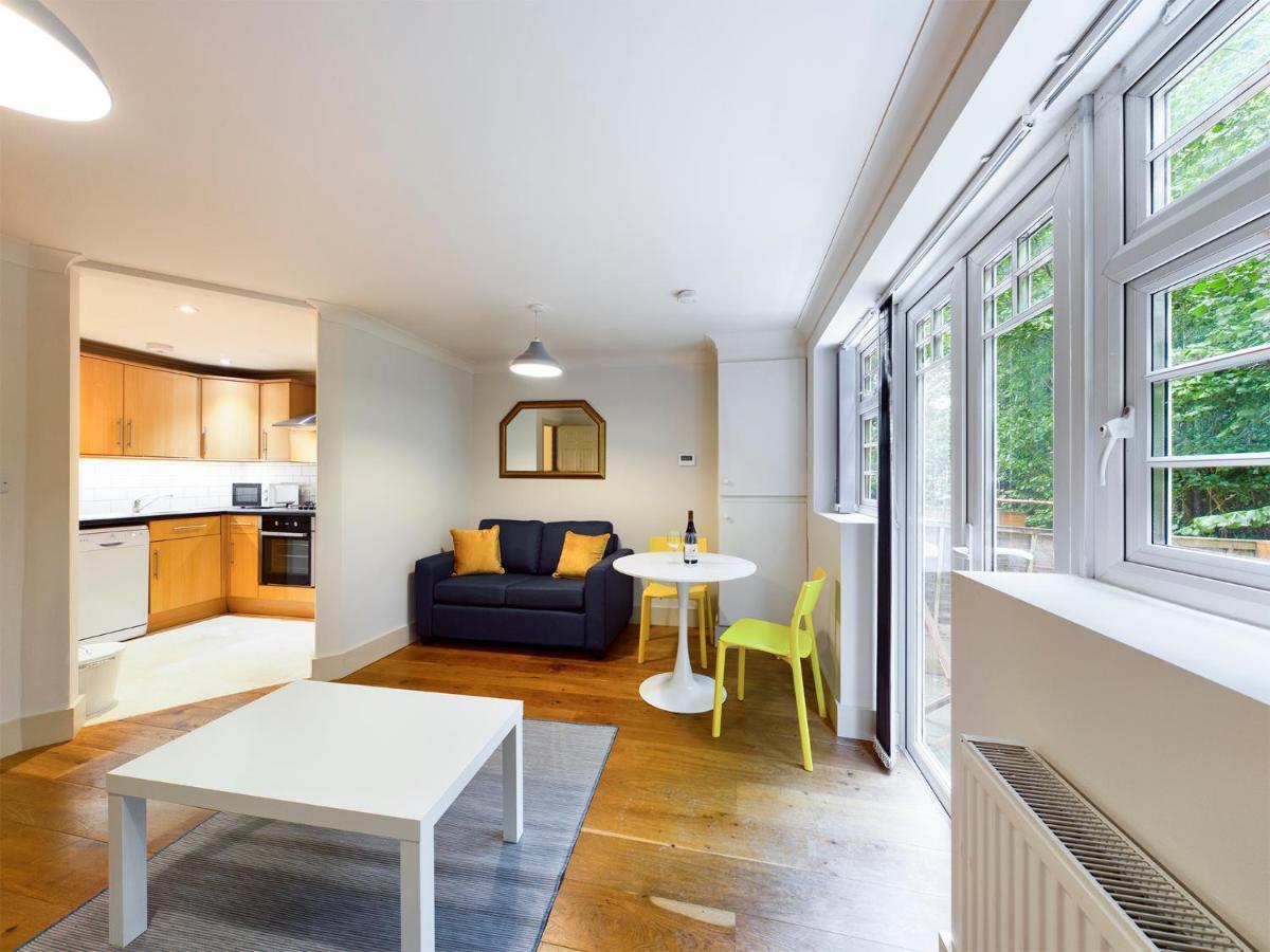 Redhill Town Centre Apartment By Livingo Dış mekan fotoğraf