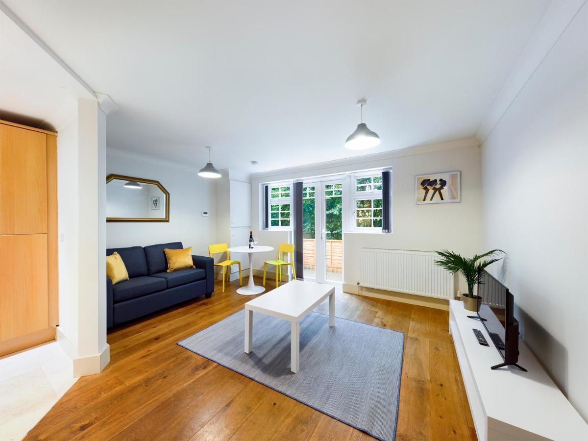 Redhill Town Centre Apartment By Livingo Dış mekan fotoğraf