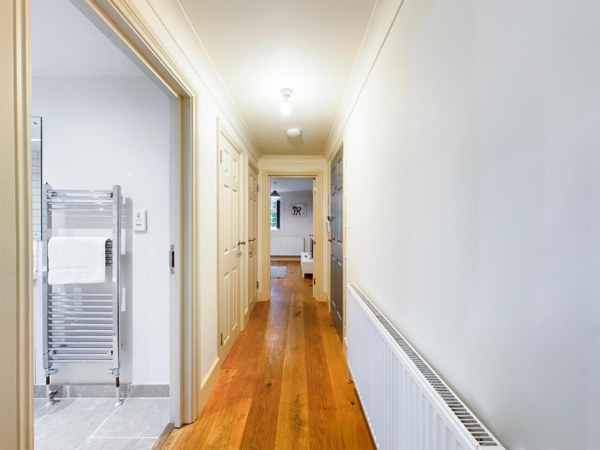 Redhill Town Centre Apartment By Livingo Dış mekan fotoğraf