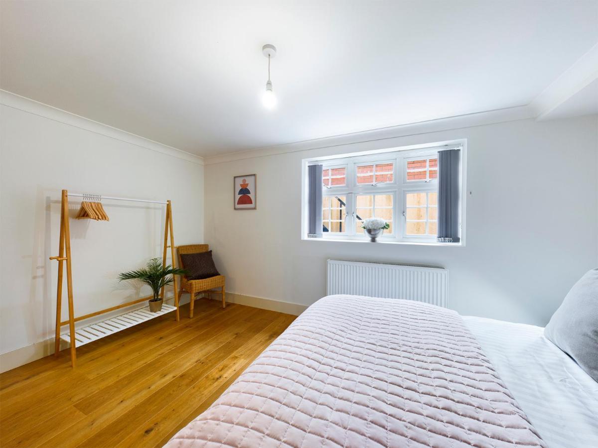 Redhill Town Centre Apartment By Livingo Dış mekan fotoğraf