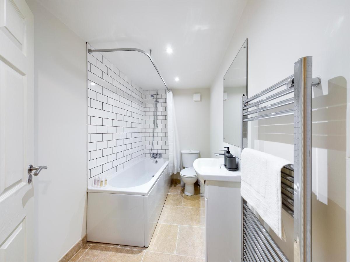 Redhill Town Centre Apartment By Livingo Dış mekan fotoğraf